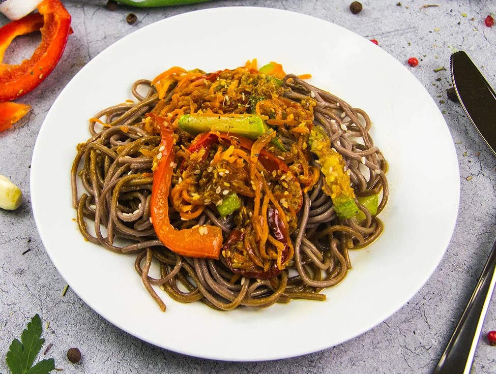 Соба с овощами. Soba гречневая лапша. Лапша соба с овощами. Гречневая лапша с индейкой.