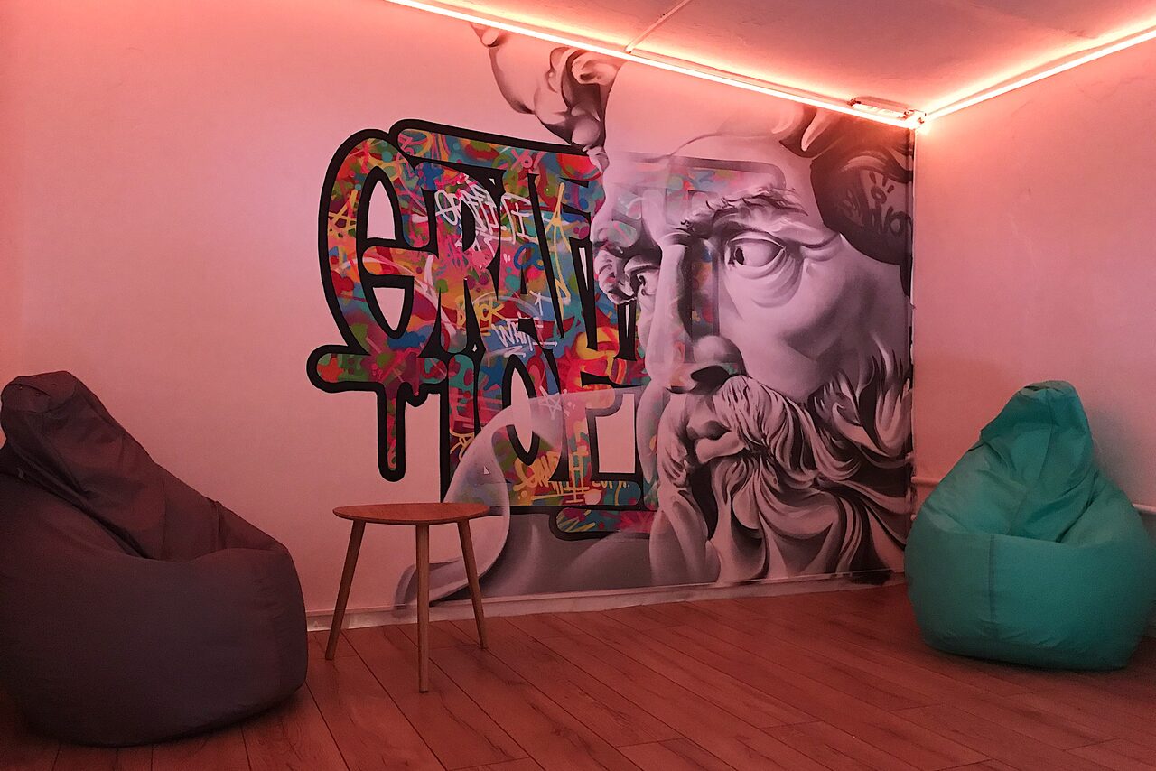 Арендовать Graffiti Яркий и стильный лофт у метро Шоссе Энтузиастов по ...