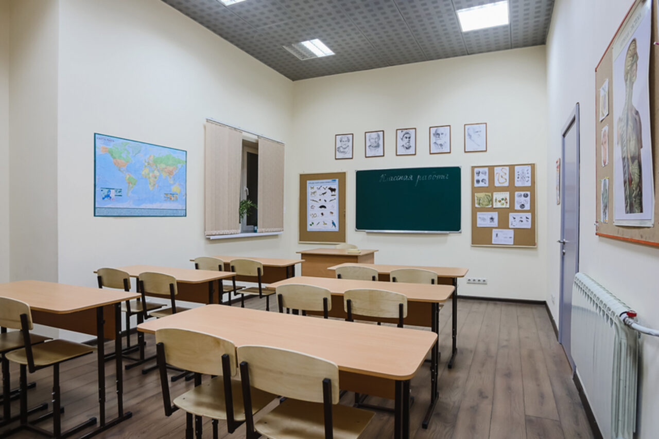 Каула большой зал. Фотостудия школьный класс. Rent schools. Школьный класс. Школьная съемка в классе.