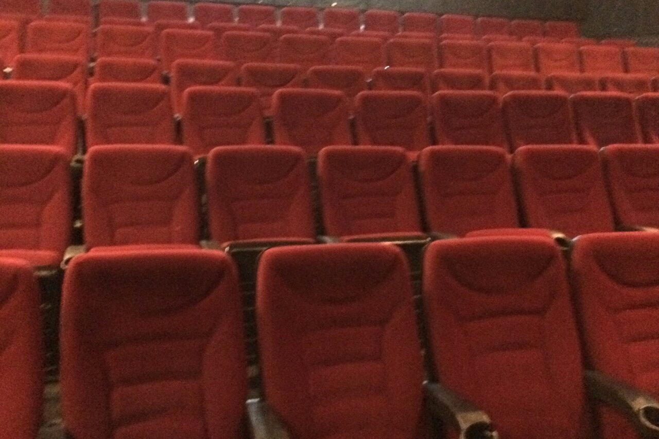 Арендовать Атмосфера Кинозал с большим экраном у метро Преображенская ...