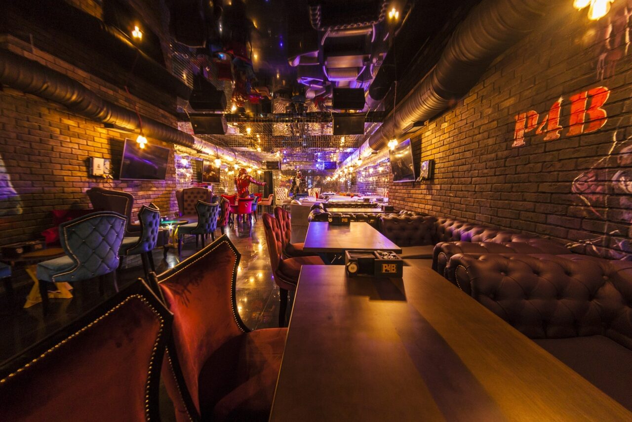 Бары моска. Джоджо бар. Jojo бар. Jojo Bar. Бар аренда Китай город.