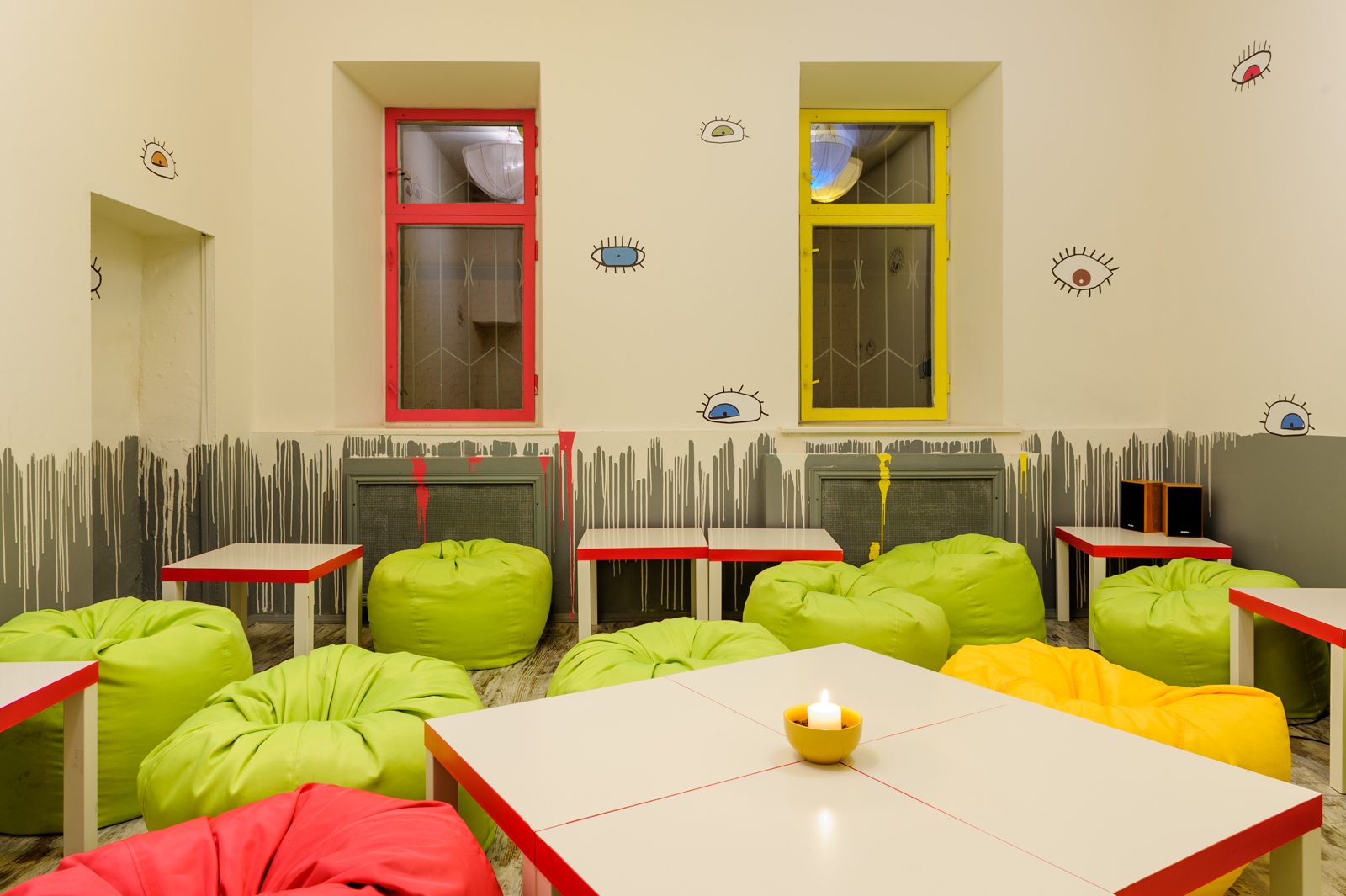 Time club. Forma Hostel Москва. Комната отдыха для молодежи. Антикафе зона отдыха. Антикафе в доме культуры.