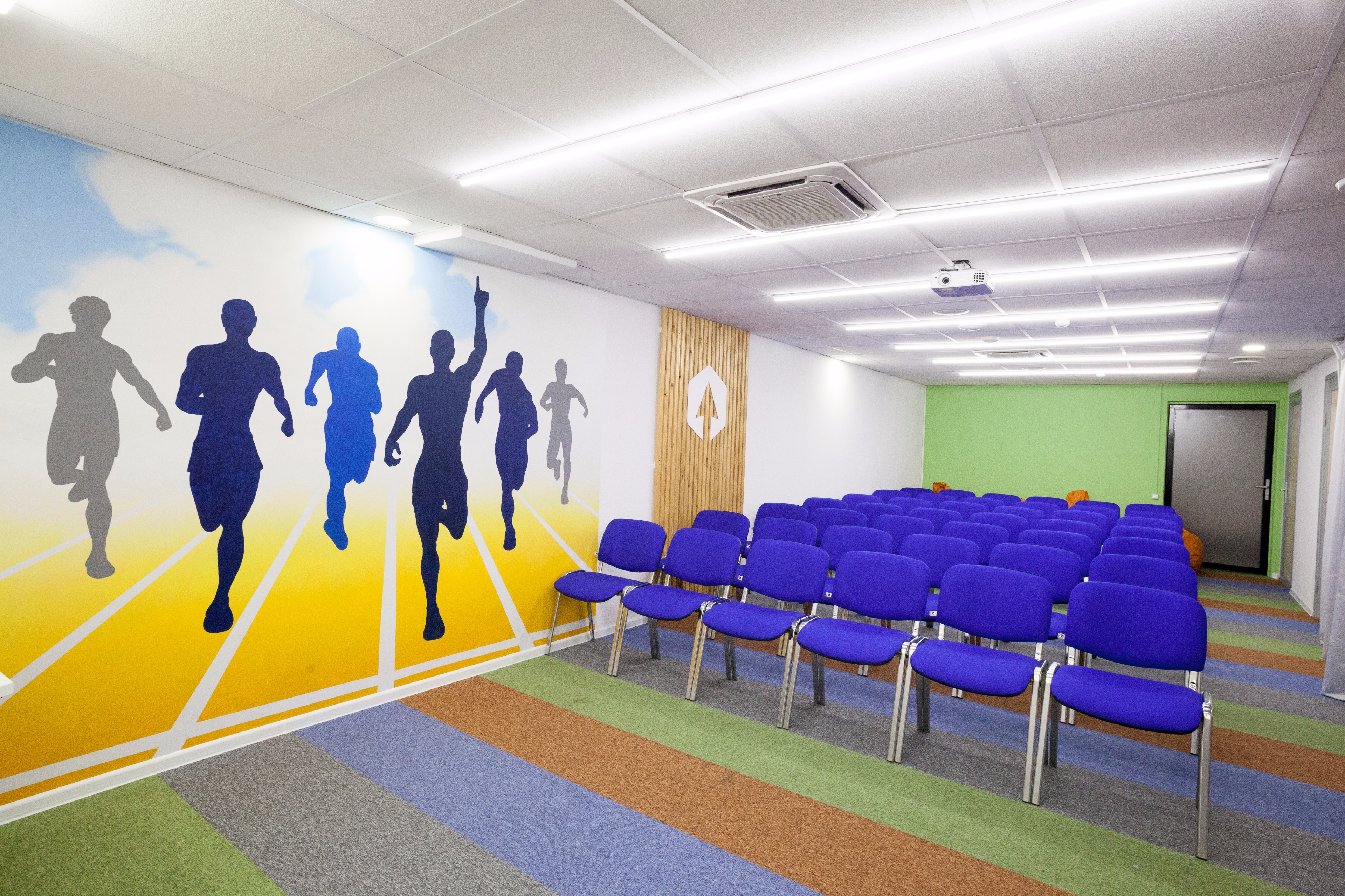 Коворкинг одинцово. Коворкинг люди. Коворкинг в москве. Коворкинг старт. Молодёжная 46 одинцово сдэк.