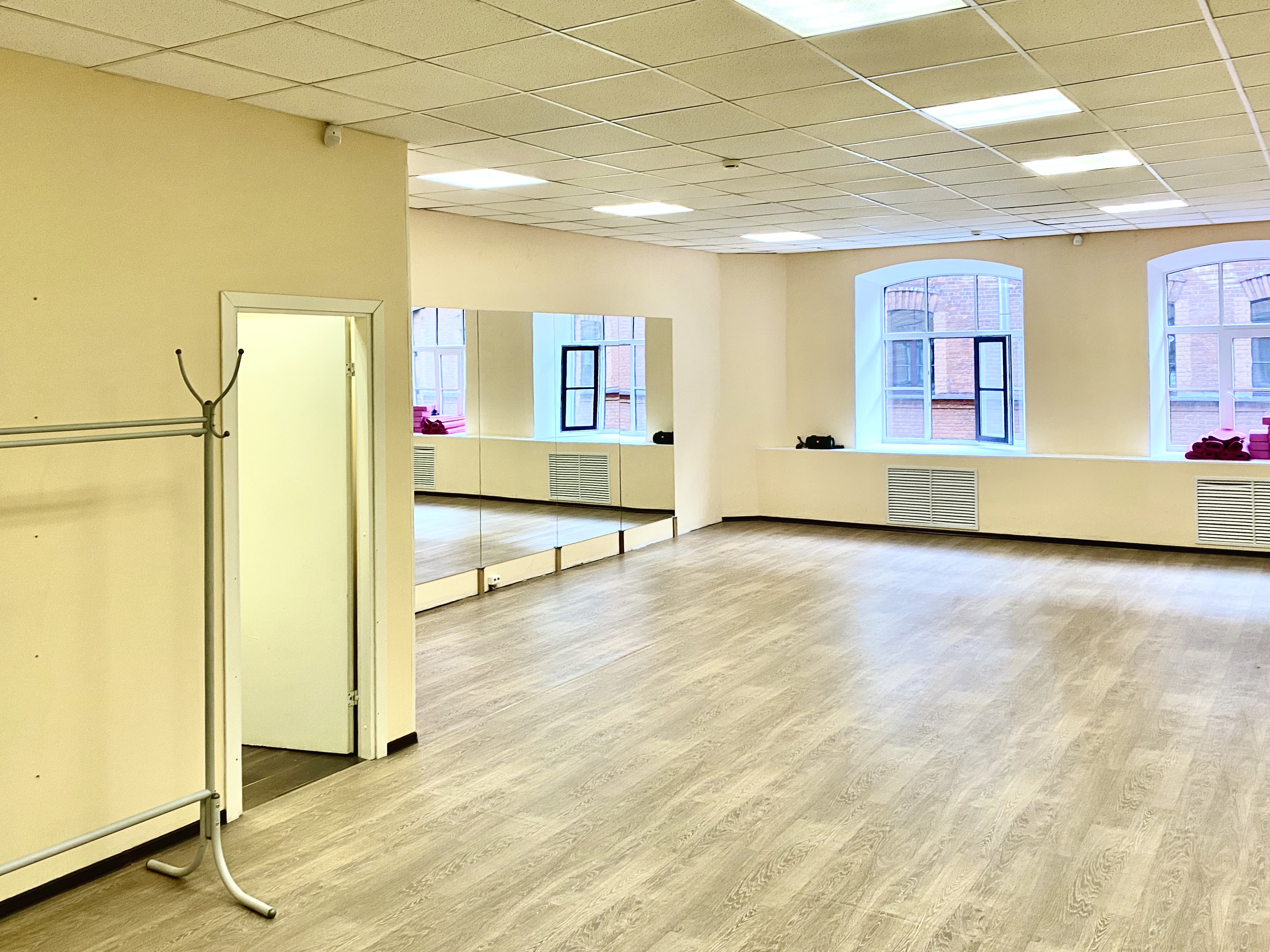 Конгресс-холл васильевский, наб. Пилонная студия красивый зал в санкт петербурге. Танцевальный зал в аренду. Залы в аренду в санкт петербурге. Танцевальный зал.