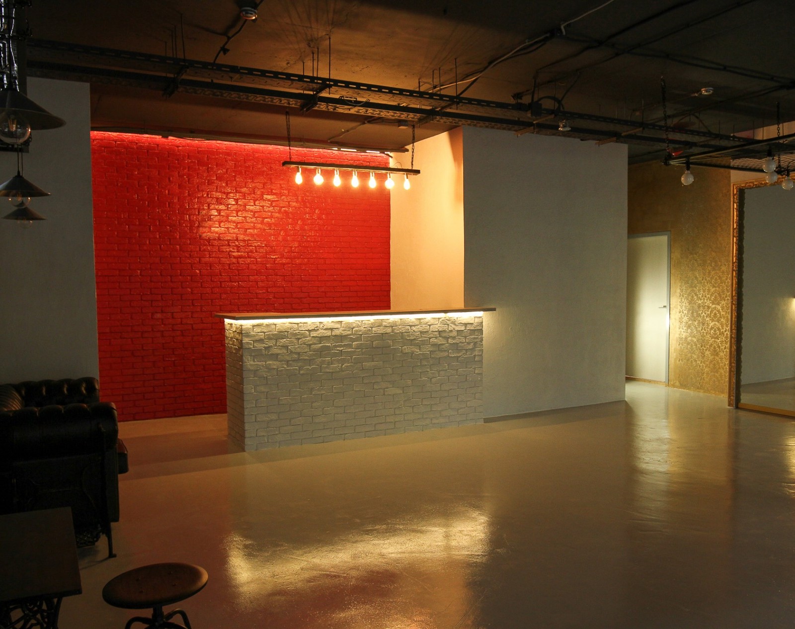 куб в стиле лофт. лофт арткомбинат, москва. стиль лофт в интерьере. лофт и поп-арт в интерьере. креативное пространство.